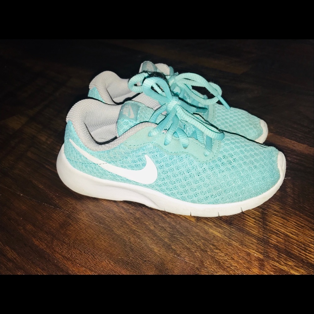 Nike Tennis Shoes